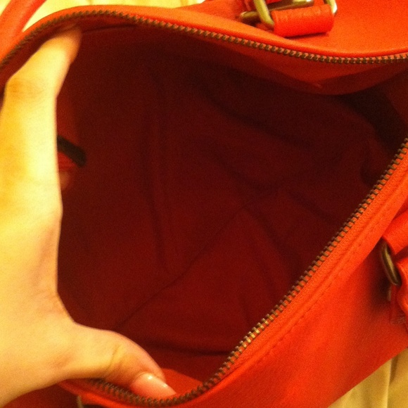 Red Express Hand Bag - Picture 4 of 4